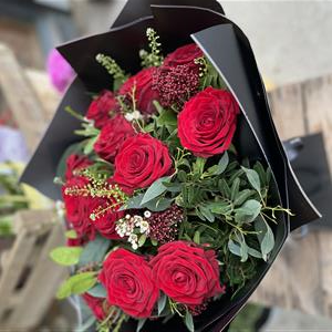 Dozen Long Stemmed Luxury Naomi Red Roses