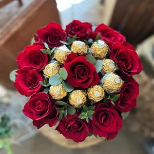 Rose &amp; Ferrero Rocher Hatbox